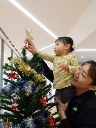 クリスマスツリーの飾り付け (7)