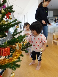 クリスマスツリーの飾り付け (14)